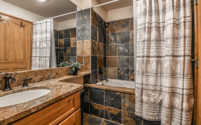 Jack Pine 8008 by SummitCove Vacation Lodging