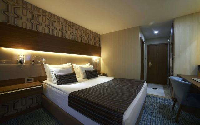 Saffron Hotel