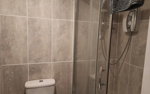 Self Contained Studio Flat in Winterton Hall