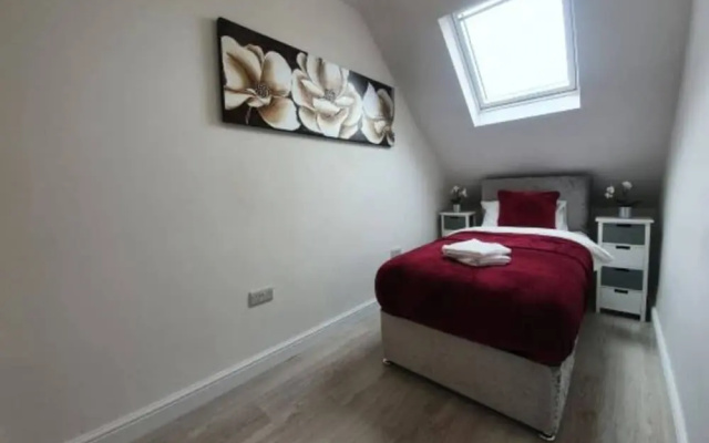 Beautiful 2BR Aptmt in Bedford Parking Wifi