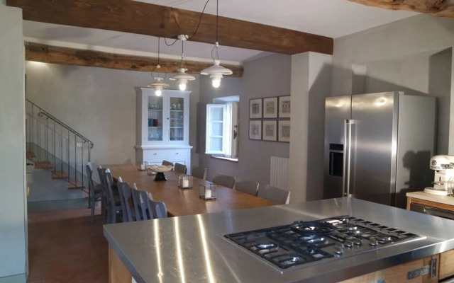 Luxury 6-bed Tuscan Villa Near Lucca and Florence