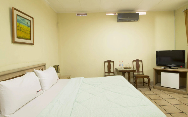 RedDoorz Plus near Parahyangan University