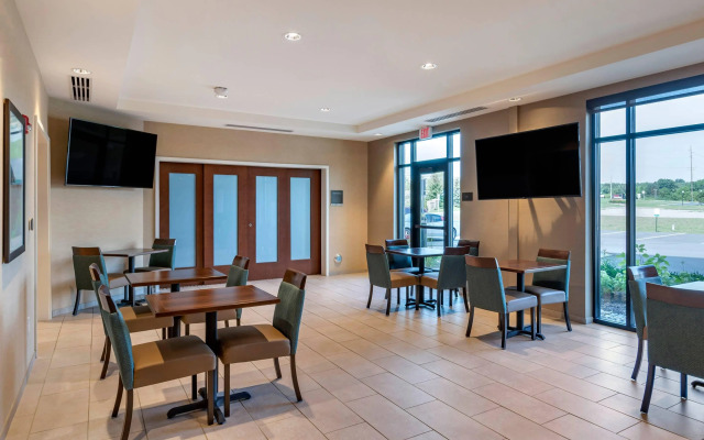 Comfort Inn & Suites