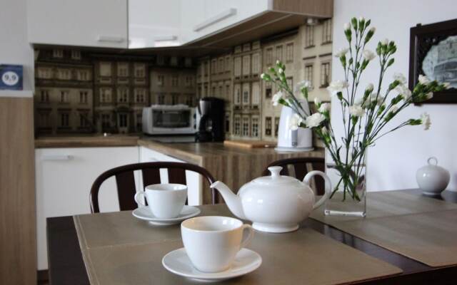 Krakowskie Przedmiescie - Night and Day