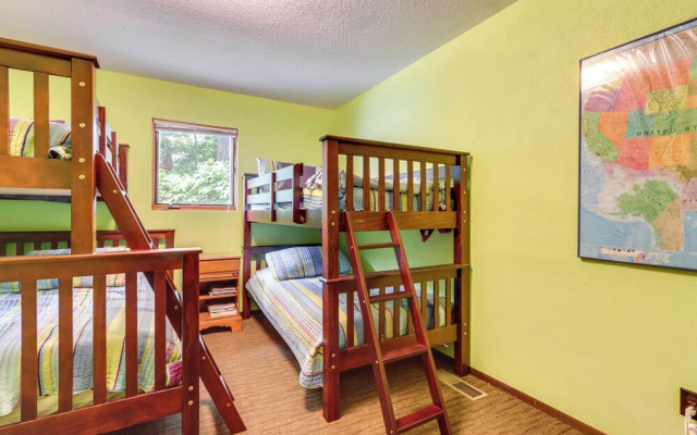 Deck & Boat Dock: Lakefront Getaway in Camdenton