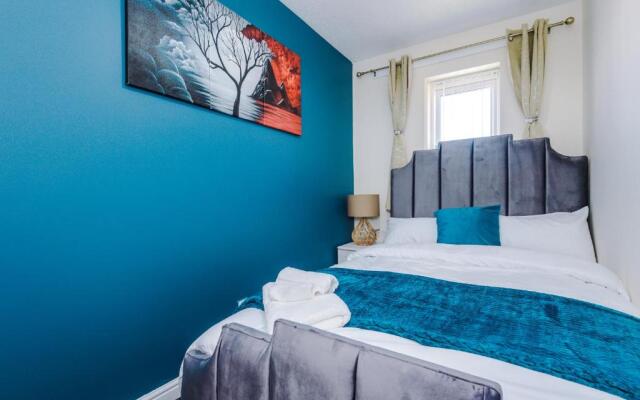 Stylish 4 bed home close to Manchester City centre