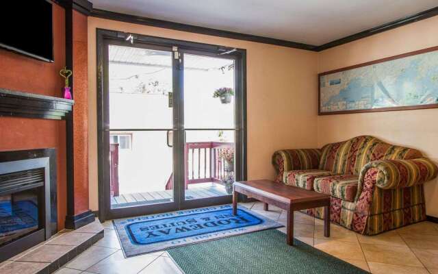 Rodeway Inn & Suites Brunswick near Hwy 1