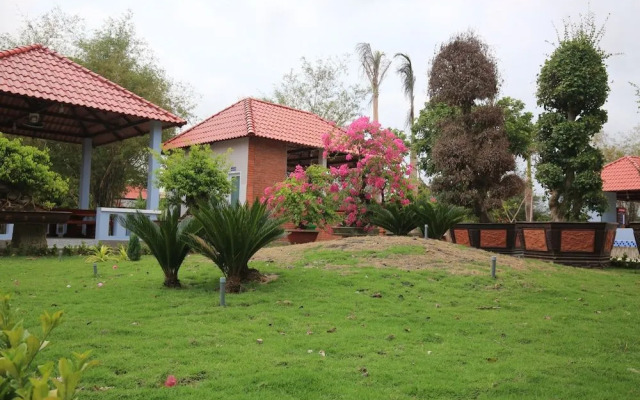 Ven Song Riverside Hotel