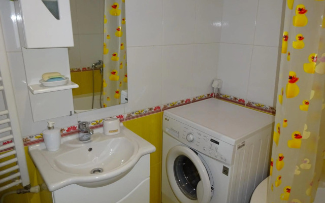 Jasmin White Apartment