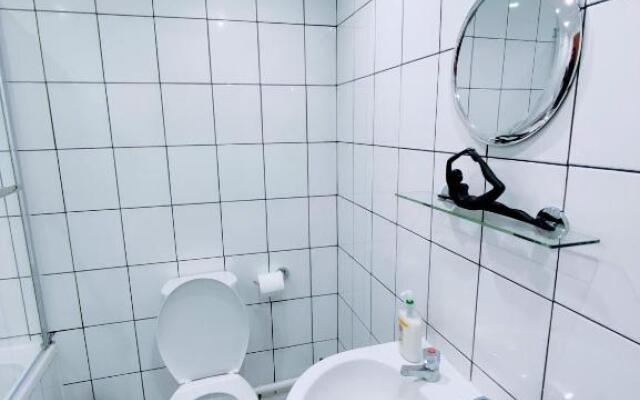 Crystal Suite 2 -free private parking