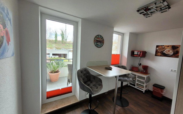 Ferienwohnung Dresden-Neustadt mit Parkplatz im Hof , Balkon ab April 2023