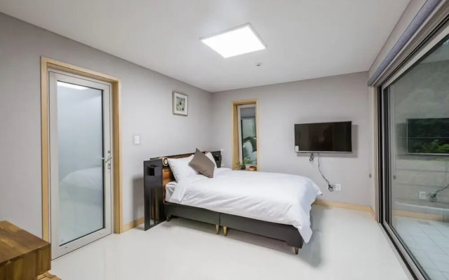 Asamo poolvilla