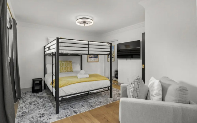 Valley View Chic Home w Backyard Oasis