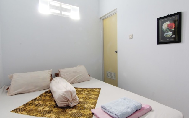 Tiga Dua Homestay by ZUZU – Guest Rooms – Yogyakarta
