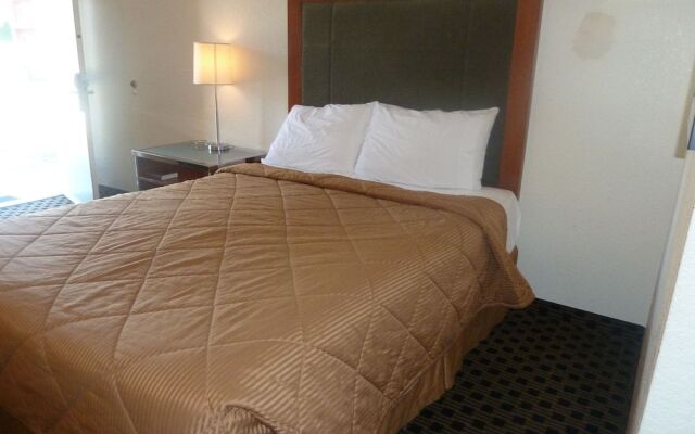 Chestnut Tree Inn Portland Mall 205