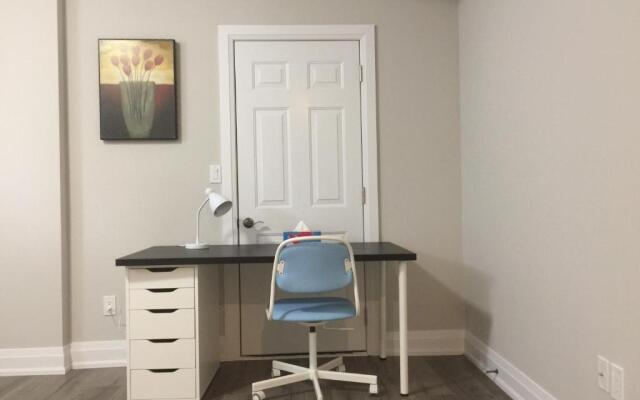 Charming, Comfortable Apartment in Pickering