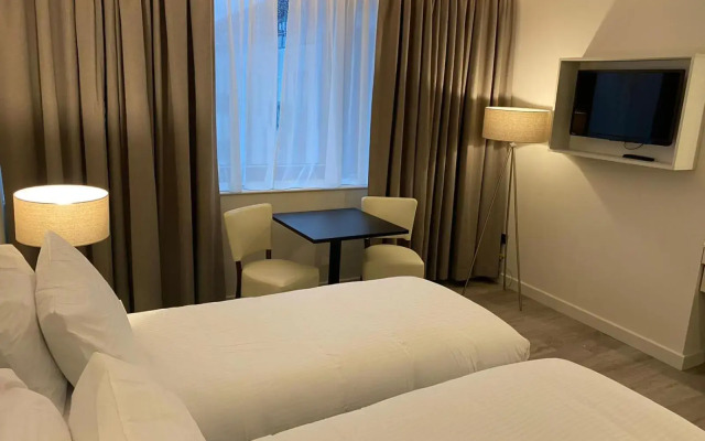 Axiom Park Hotel
