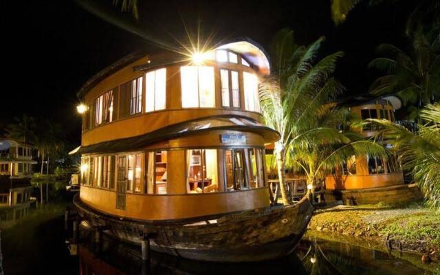 Aunchaleena Beach Front Resort