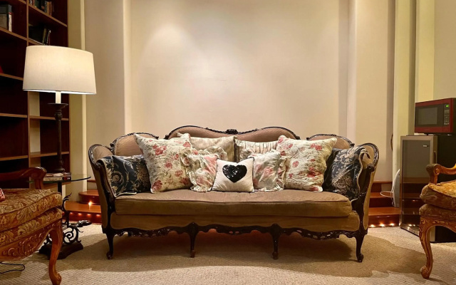 Beverly Hills Spanish Bed and Breakfast