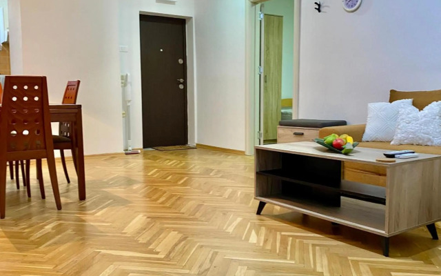 Regina's 2bedroom Near Square