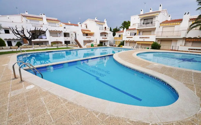 1205 JARDINS con PISCINA