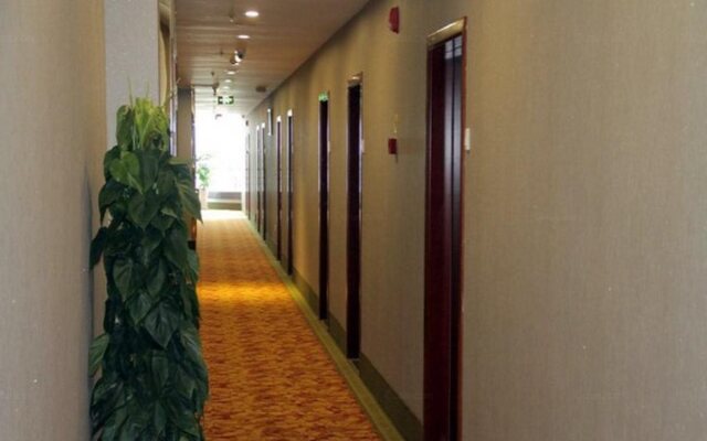 GreenTree Inn ChongQing Yuzhong LiangLuKou Subway Station Express Hotel