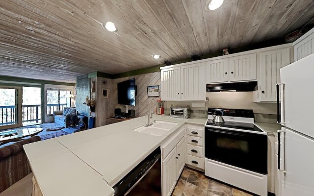 One Bedrooms At Snowbird Condos Slopeside - Free Wifi & Assigned Parking!