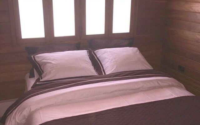 Casa Aura Beachfront Premium Hostel