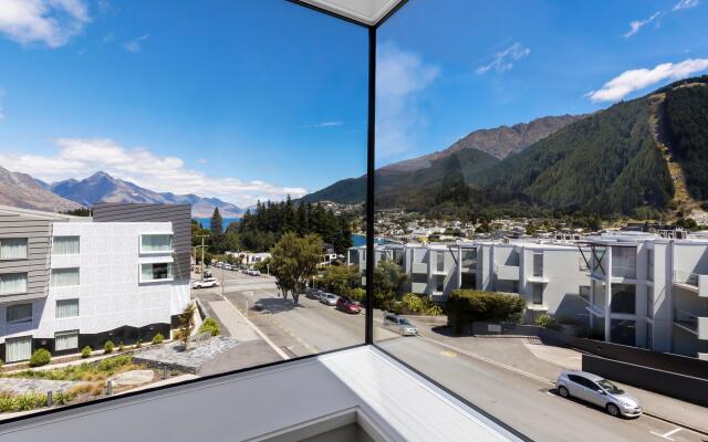 Holiday Inn Express And Suites Queenstown by IHG
