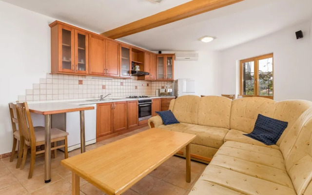 Stunning Home in Sv Juraj With Wifi and 2 Bedrooms