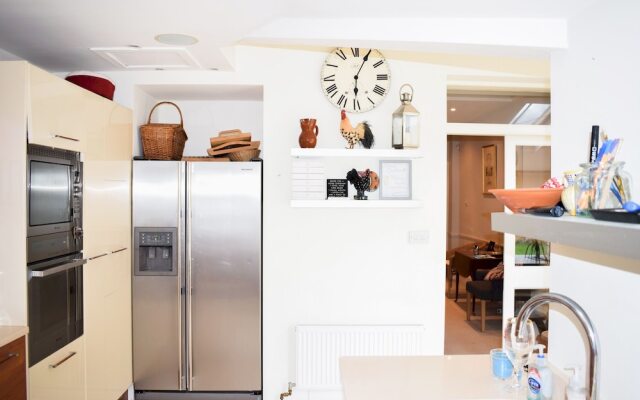 Spacious 2 Bedroom Inverleith Home With Garden