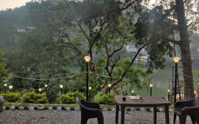 The Lake Retreat