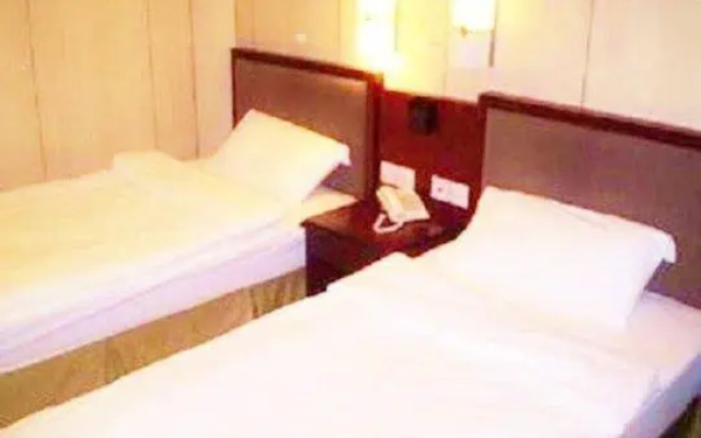 Lucky Hotel - Carlton Group of Hostels