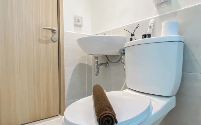 Relaxing And Cozy Living 2Br Meikarta Apartment