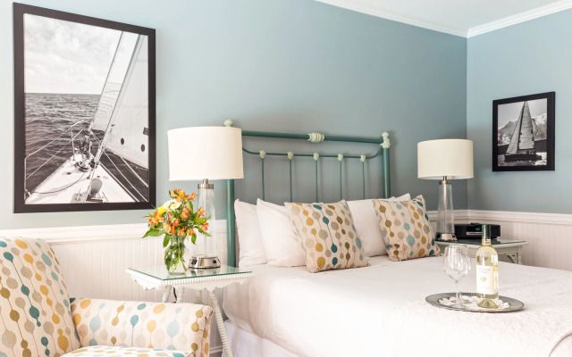 Brass Key Guesthouse - Adults Only