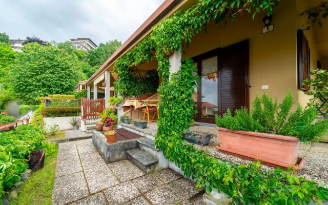 Crimson Apartment by Wonderful Italy