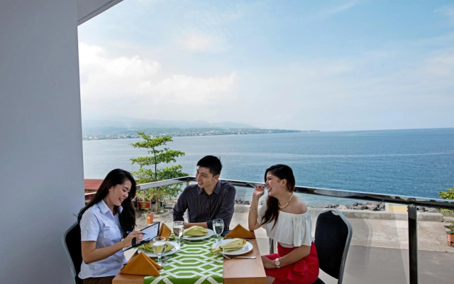 Whiz Prime Hotel Megamas Manado