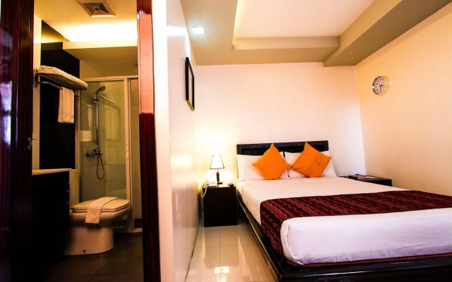 OYO 114 One Liberty Hotel
