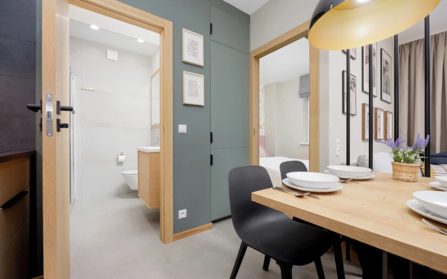 Bałuckiego Apartment Warsaw by Renters