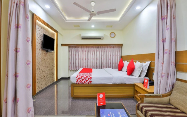 OYO 17117 Hotel Rainbow