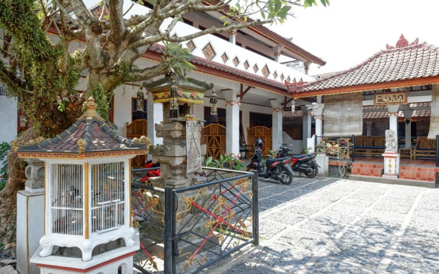 RedDoorz near Mayura Park Lombok 2