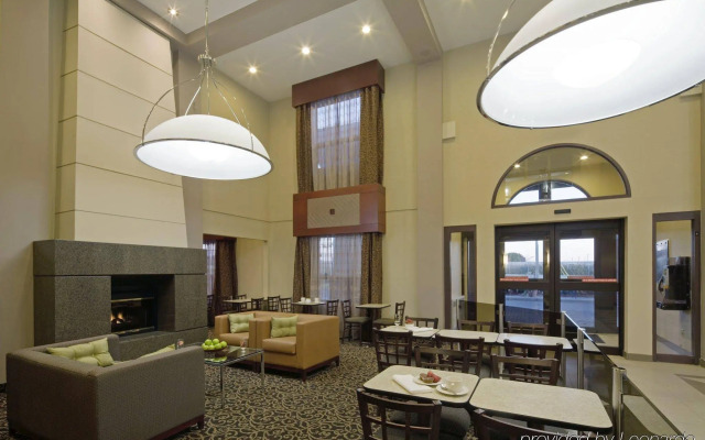 Travelodge by Wyndham Oshawa Whitby