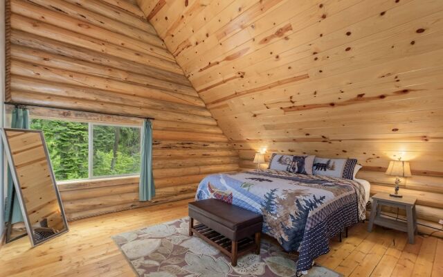 Bearfoot Chalet 3 Bedroom Home by NW Comfy Cabins