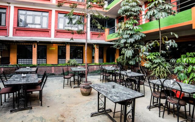 OYO 239 Hotel Kuti