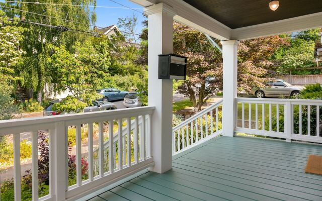 Seattle Vacation Home: The Campus