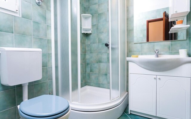 Awesome Home in Poplat With Wifi and 2 Bedrooms