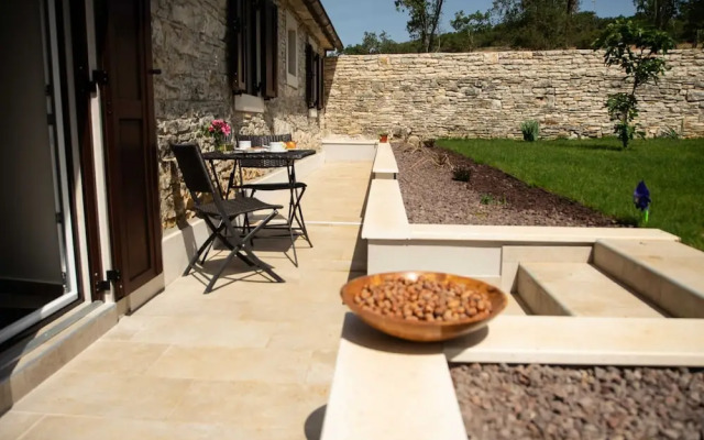 The Poolside Stone House in Bale