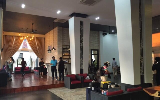 Yeak Loam Hotel