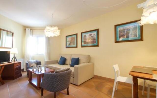 Bed and Snow Art Apartments