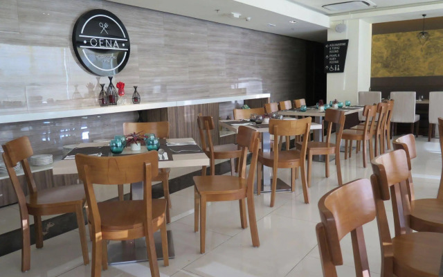 Home Crest Hotel